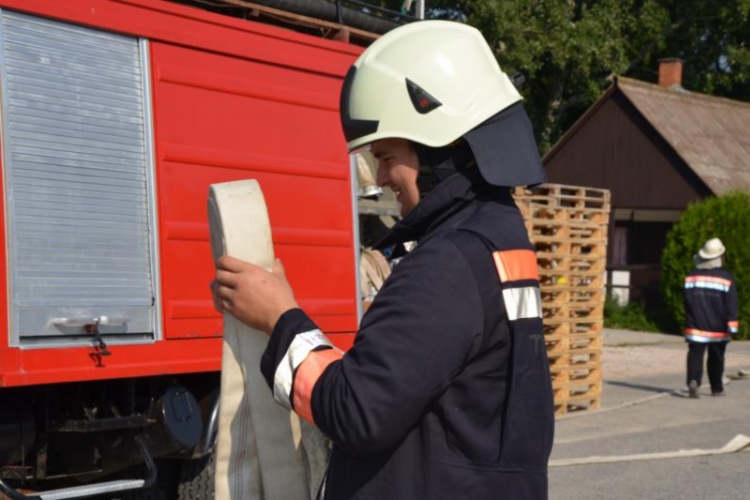 Szituációs begyakorlás volt a tűzoltóknak Szanyban