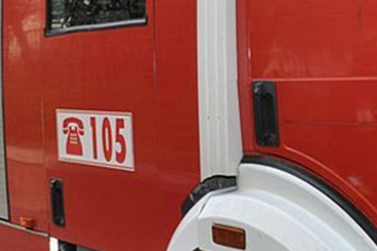 Tűzoltók mentettek egy balesetet szenvedett nőt a Pilisben