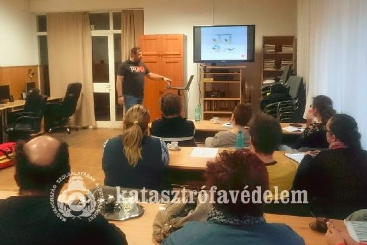 Katasztrófavédelmi felkészítést kaptak kapuvári pedagógusok