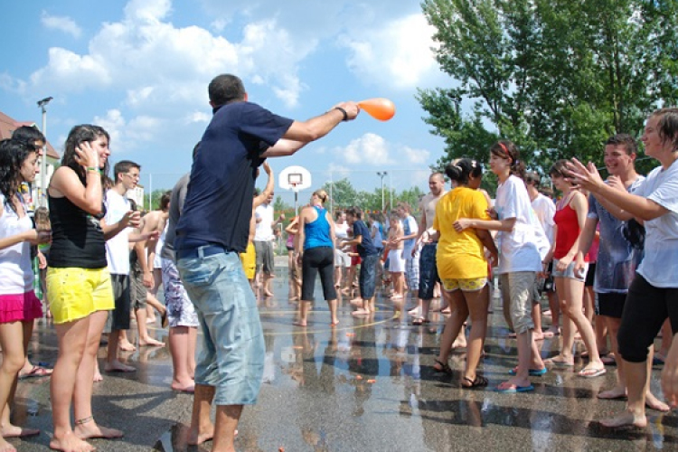 Puzsér Róbert a PEOPLE TEAM-tábor vendége volt
