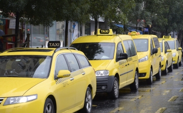 Újra tiltakoznak a taxisok - Jelentős forgalomkorlátozás lesz Budapesten