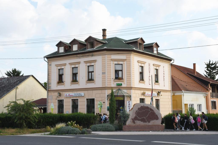 Kisboldogasszony napi zarándoklat – Szent Anna Katolikus Általános Iskola és Óvoda ünnepi rendezvénye Szanyban
