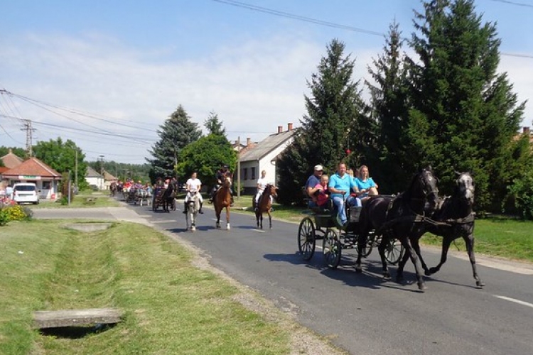 Tizenkettedszer találkoztak a lovasok Győrsövényházon
