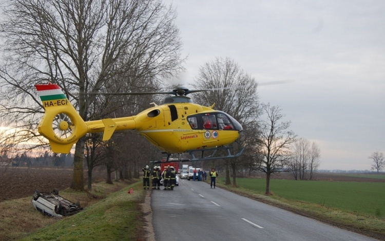 Mentőhelikopter szállította el a sérültet Kisfalud mellett