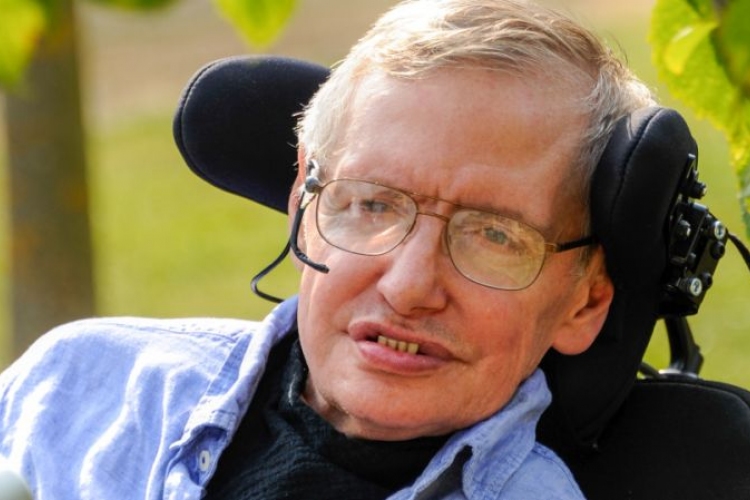 Az űrbe sugározzák Stephen Hawking szavait 