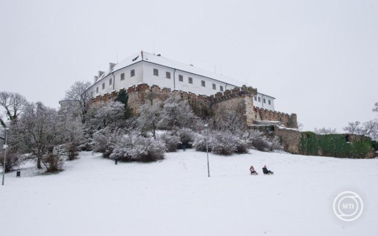 Több hullámban érkezik havazás január első hetében