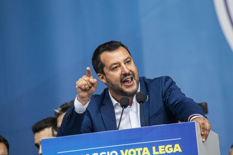 Az olasz belügyminiszter zsarolással vádolja a berlini kormányt