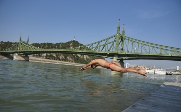 Teljes hajózár lép életbe a Duna-átúszás idejére