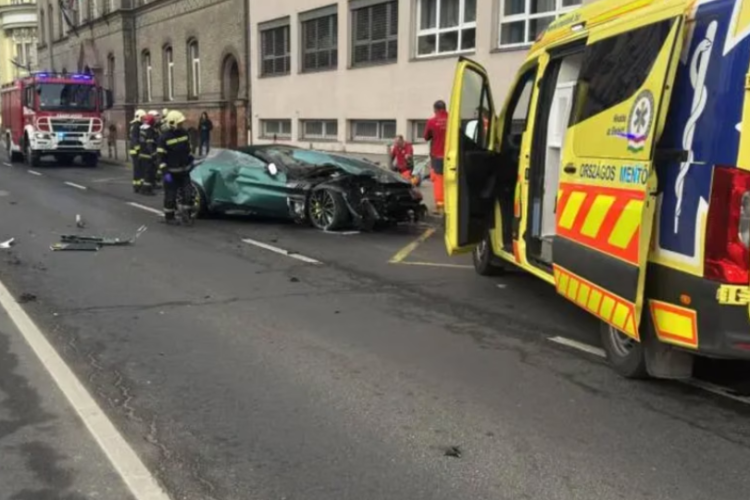 Egy Aston Martinnal okozott halálos balesetet Győrben
