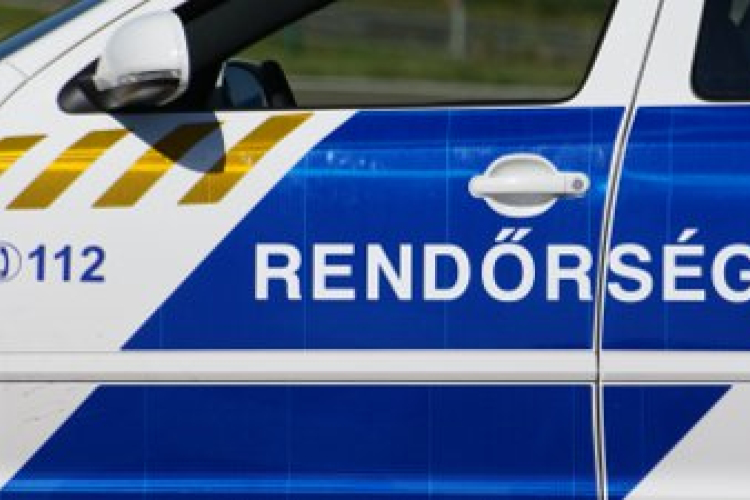 Félpályás útzár a 85-ösön baleset miatt