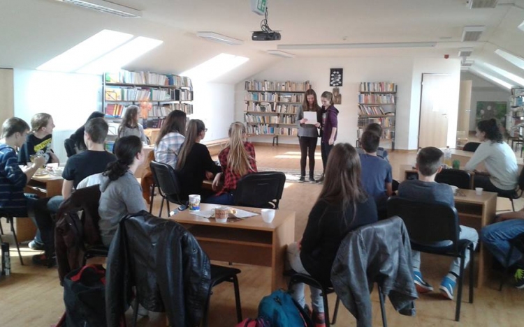 Irodalmi kávéház a Széchenyi iskolában