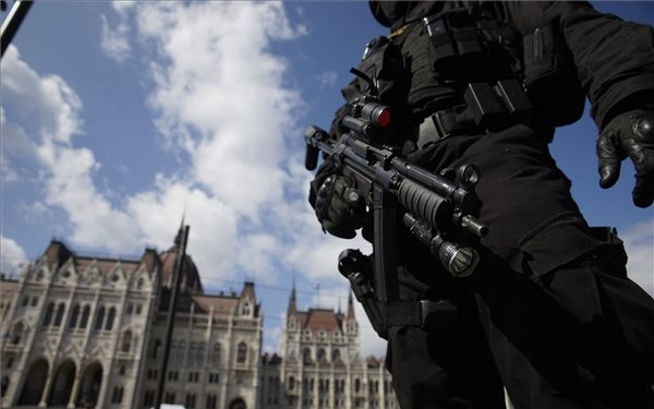 Brüsszeli robbantások: Magyarországon nincs terrorfenyegetés