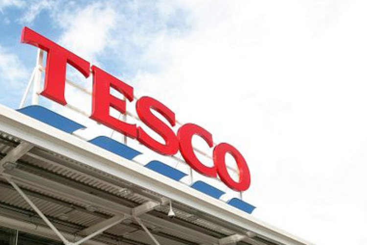 Tesco-igazgatókat függesztettek fel a negyedmilliárd fontos profittévedés miatt