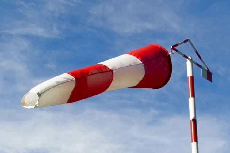 Megyénkre is riasztást adtak ki a viharos szél miatt