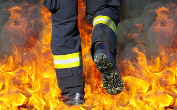 Beledben egy templomban, Kapuváron egy műhelyben égő tűzhöz riasztották a tűzoltókat