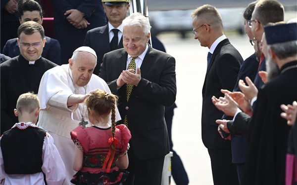 MTVA: kétmillióan követték a közmédia csatornáin Ferenc pápa apostoli útját
