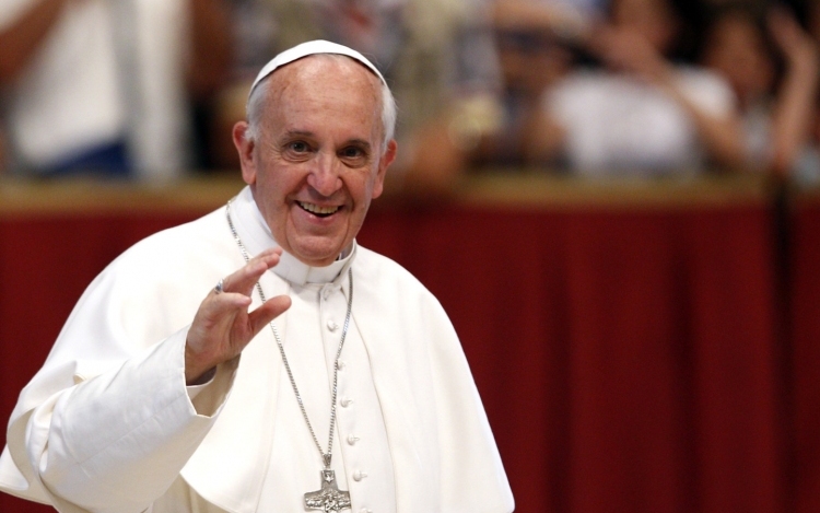 Ferenc pápa nem tervezi a papi cölibátus eltörlését