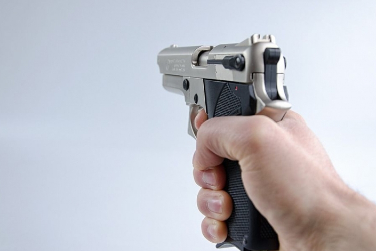 Lövöldözés volt egy párizsi kórháznál 