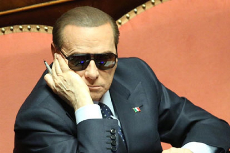 Berlusconi és az olasz kormány sorsát találgatja az olasz sajtó