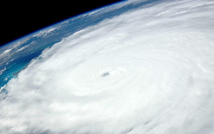 A Bahamák történetének legnagyobb hurrikánjává erősödött a Florida felé közelítő Dorian