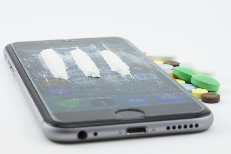 Kábítószer hatása alatt karamboloztak a 85-ös főúton