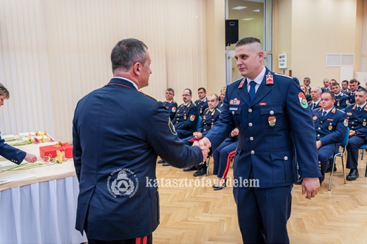 Országos ünnepségen jutalmazták a csornai tűzoltóság gépjárművezetőjét