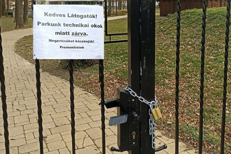 Bemehetnek-e még valaha a csornaiak a Premontrei parkba?