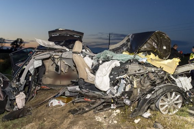 Négyen meghaltak egy balesetben a 81-es úton