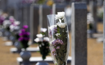 Megszüntetik a lejárt sírhelyeket a szili temetőben