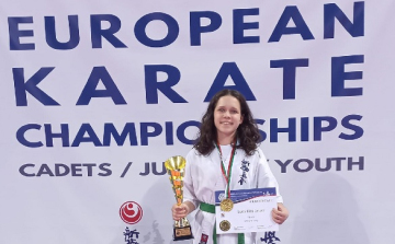 Kapuvári lány lett az év legjobb magyar ifi karate versenyzője
