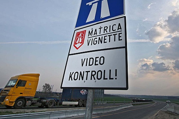 E-útdíj - A teherautósok három százaléka blicceli el az útdíjat