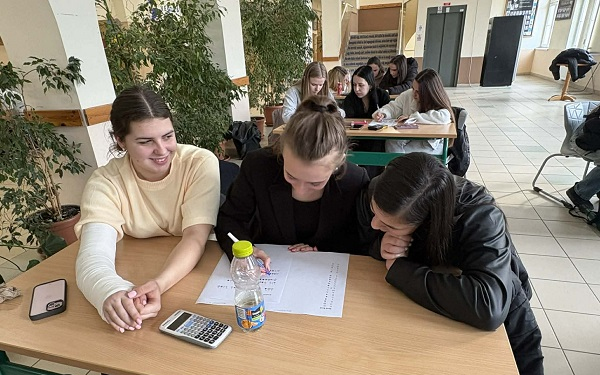 Játékos pénzügyi vetélkedő a Hunyadiban