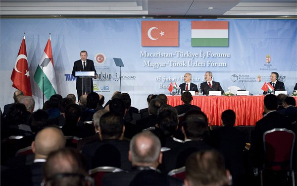 Erdogan-látogatás - Török kormányfő: országa híd lehetne Európa és a Közel-Kelet között